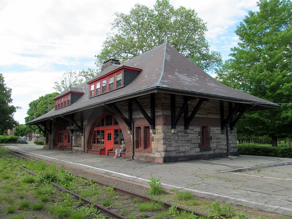 the railway station is the smallest and simplest of the things he did in North Easton, but it might be the finest: the spring of the arches is so powerful, and once you get close wonderful detail is revealed.