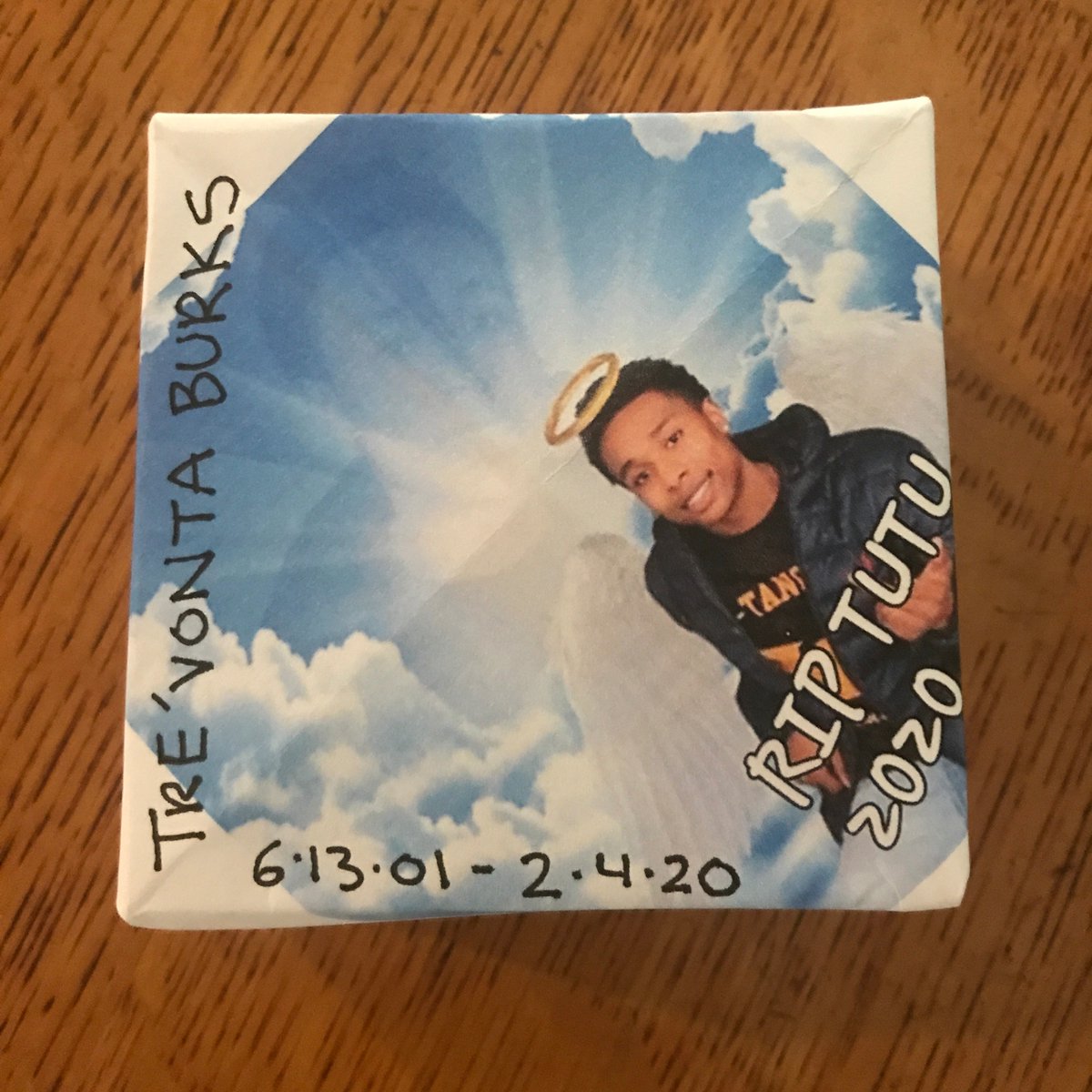 SoulBoxProject's tweet photo. Another young life of irreplaceable value and potential lost to gunfire, sending waves of grief & loss reverberating through the community. #TrevontaBurks, you are loved & missed.
#SoulBoxProject #GunViolence #BlackLivesMatter #StopTheViolence #WeAreTheCaution #GoGetYourChild https://t.co/rpJk61q4fC