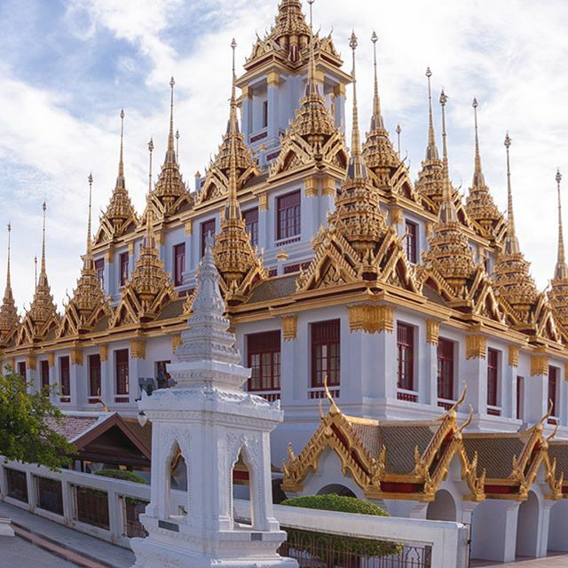 DiscoveringBKK's tweet photo. Loha Prasat, a third-class #royaltemple, popularly known as the #metalcastle or #ironcastle is the most relevant temple at #WatRatchanatdaram complex, built by #KingNangklao, who reigned as Rama III, in 1846.
The temple has an unusual architectu… https://t.co/7WHsbWguD9 https://t.co/VU58iztoNI