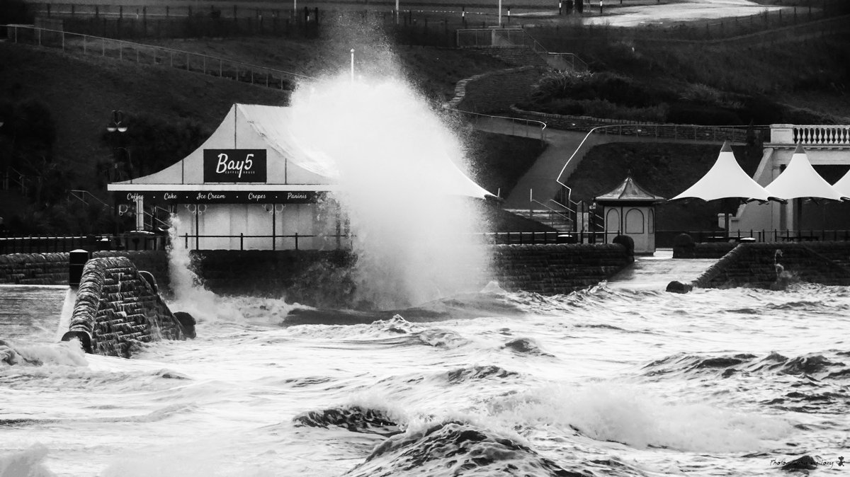 @bay5coffee taking a battering this morning #blackandwhitephotography #BarryIsland