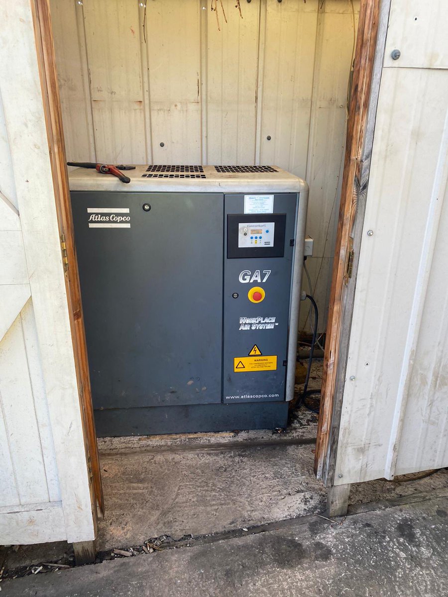 compressorman3's tweet image. Out goes the old Atlas Copco and in goes the New Airzone Screw Compressor - Fantastic Compressors- Call 07904 471183 for best price #compressedair