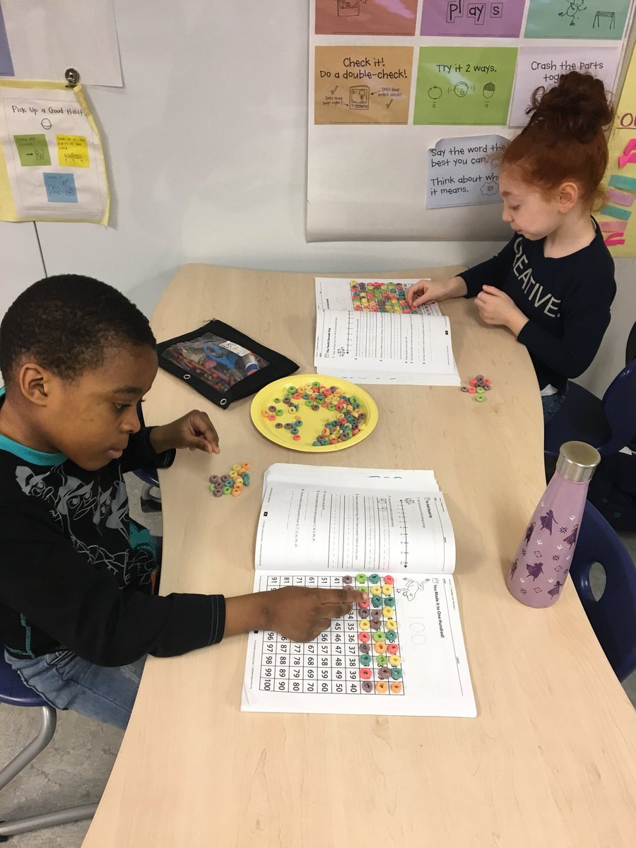 bieberk12's tweet image. Counting 100 fruit loops and creating a bar graph by color! #100thdayofschool #countday #onlywb #dohertyfamily #mathfun
