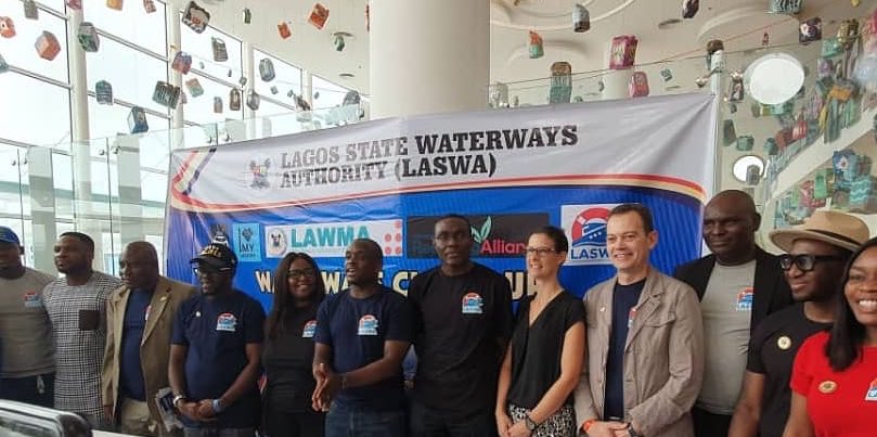 HCThompson001's tweet photo. Well done @TalktoLaswa and @followlasg for starting #WaterwaysCleanup today, essential to create viable transport routes as well as protecting our oceans and the people who depend on them #PlasticFreeSeas https://t.co/K4ymh7bCF6