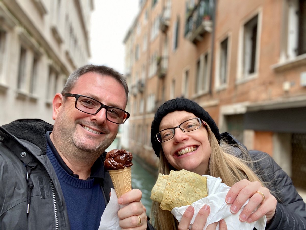 Here's my #Top4Theme #Top4Romance shots. 
@GreenMochila @Touchse @CharlesMcCool 
@Giselleinmotion
Our wedding day, 20 years ago this August
A beachy cuddle in Getxo
A romantic doughnut in Vienna
Gelato and crepe in the city of love, Venice