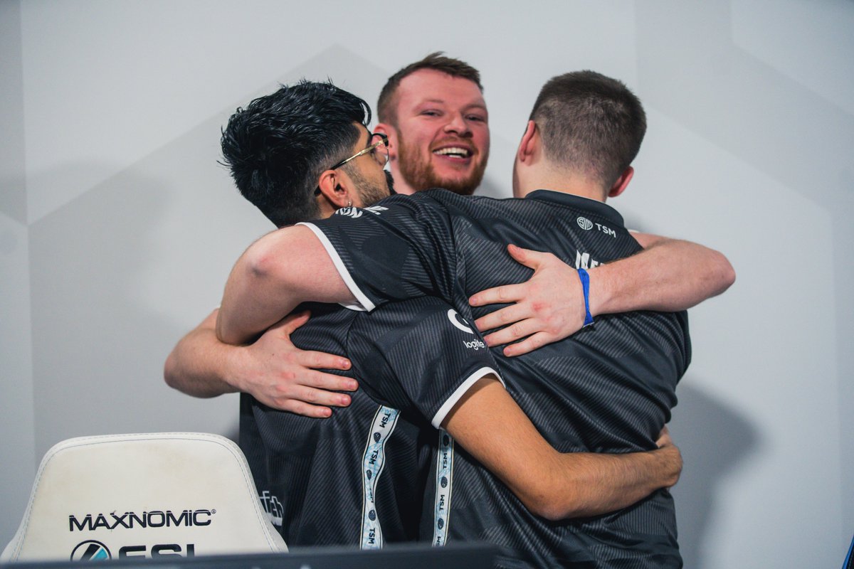 TSM's tweet photo. WINNERS FINALS BOUND 🔥 - hug it out boys, that's a #TSMWIN https://t.co/W5ybnoRPMx