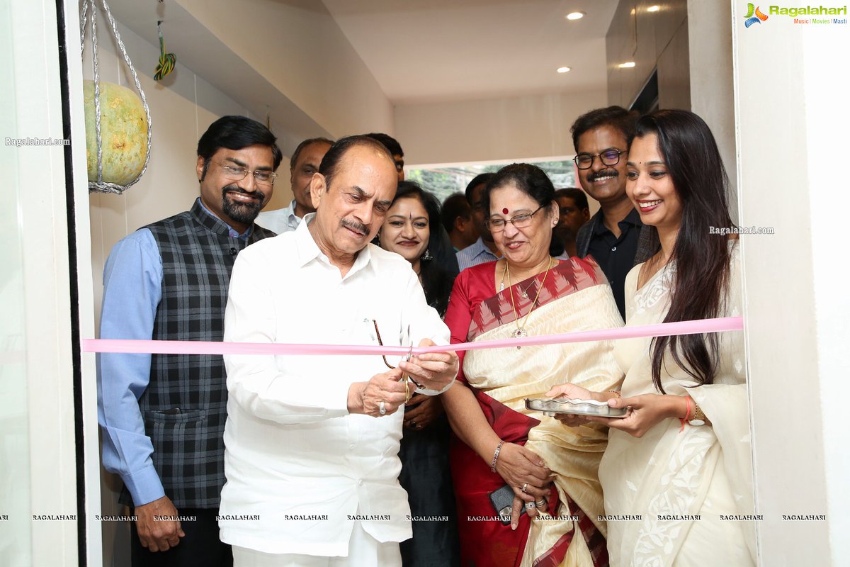 Ragalahari's tweet photo. Zuci - Artisanal Chocolates & Boulangerie Launch at Jubilee Hills - https://t.co/sT1WbAjQ3g #ZUCI #RagalahariPhotos https://t.co/7m7UGhFhyT