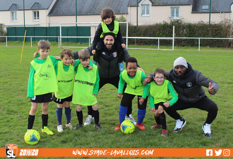 #MercredisTango Les joueurs et le staff présents à Saint Berthevin cet après-midi ! 👉 stade-lavallois.com/actualite/l-ac…