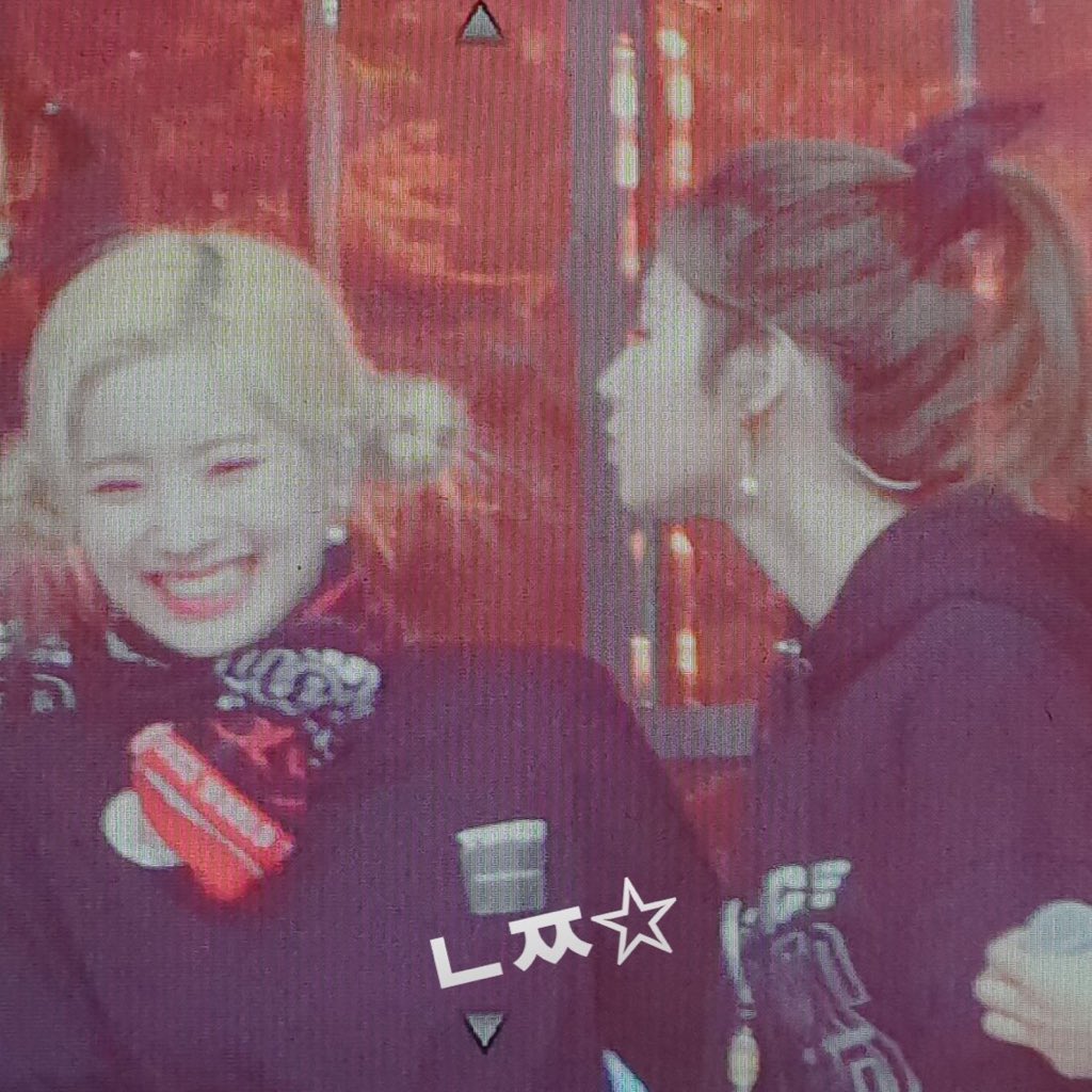 rated_dahyun's tweet image. 1 : Let's go Dubu!! You can do it, love.. 

2 : *gay panic* 

3: I'll let Sana unnie do it. 

Goodnight, girlfriends 🤙

#DaiSa #SaiDa
