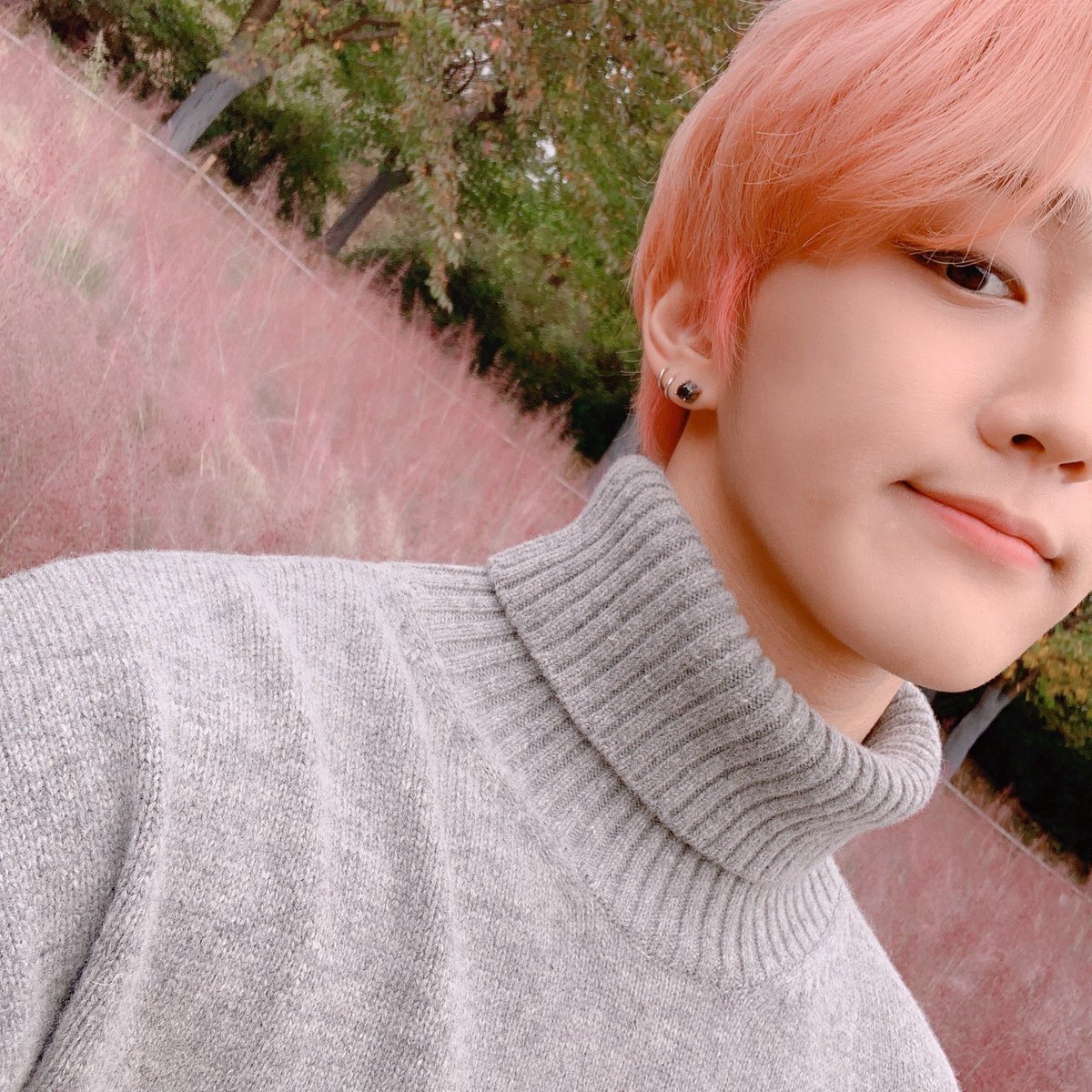 day 40, february 9thhong joochan➪ golden child - main vocalist➪ non-biasTHE AESTHETIC OF THIS SELFIE IS SO CUTE <333