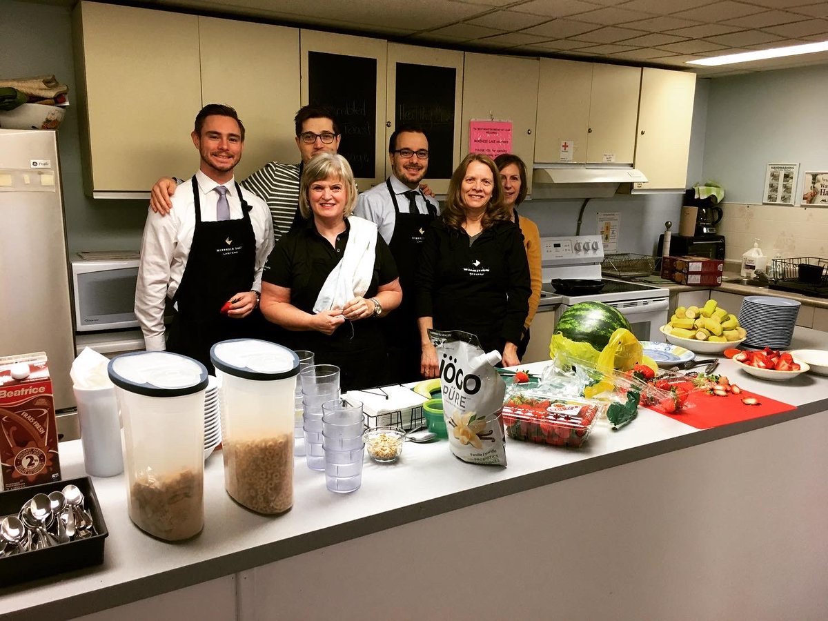 GenNextUW's tweet photo. Thank you to this fantastic group of volunteers from @McKenzieLakeLaw who prepped and served an amazing #NRAWP breakfast this morning, and helped to restock their pantry! #LocalLove #DoGooders ❤️🙏🍌🍉🍇🍓
@unitedwayemca https://t.co/IWbmxmhKSV