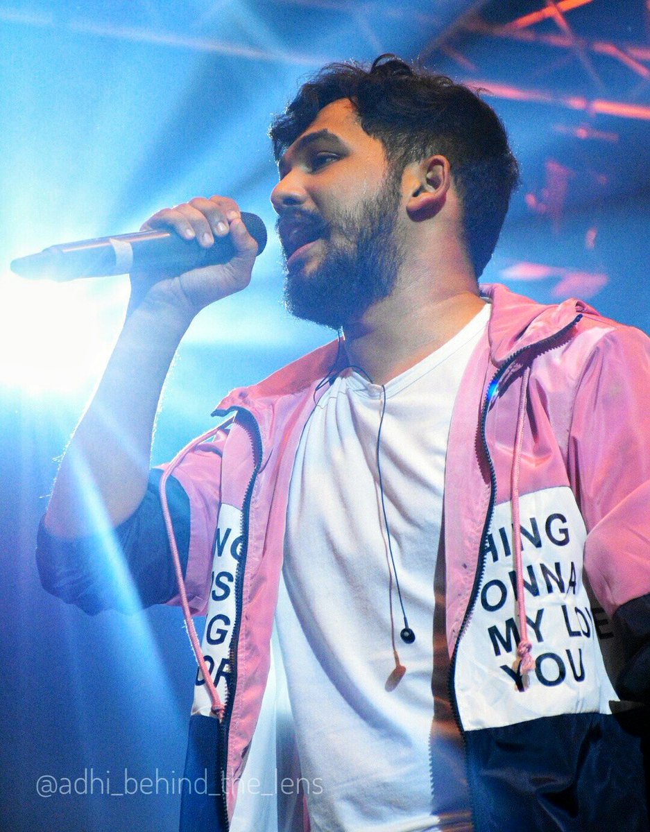 sivacherry9's tweet photo. I know u never disappoint telugu ppl @hiphoptamizha brother &amp; with this one #SingleKingulam u just killed it.Another one to your chartbuster list,Cheers Brother😁🥂And not to forget our buddy @samrat_filmy whose trendy youthful lyrics caught the attention, keep it up #A1Express https://t.co/X2uf0YoZDQ