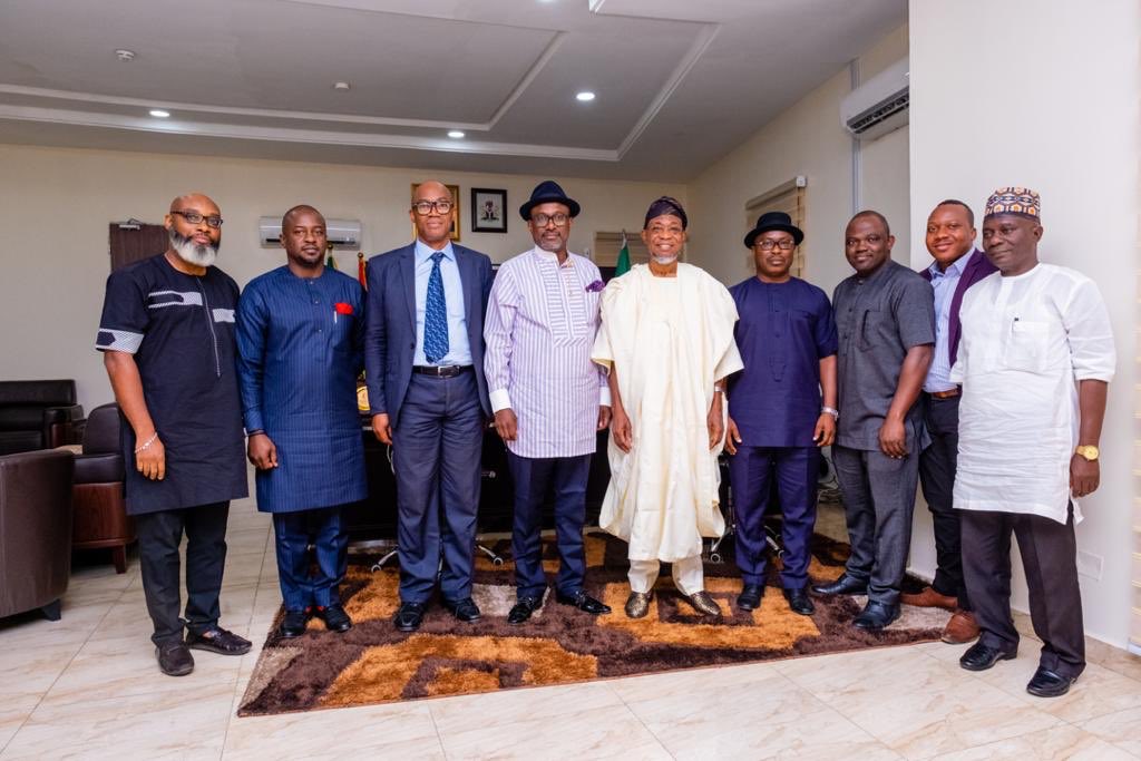 raufaregbesola's tweet photo. We discussed issues surrounding the Expatriate Quota Administration System in the Oil and Gas Sector of our economy and other issues of mutual concern. @MinOfInterior will continue to collaborate with @officialNCDMB to ensure more Nigerians are employed in the industry. https://t.co/LBWJpd5tj7