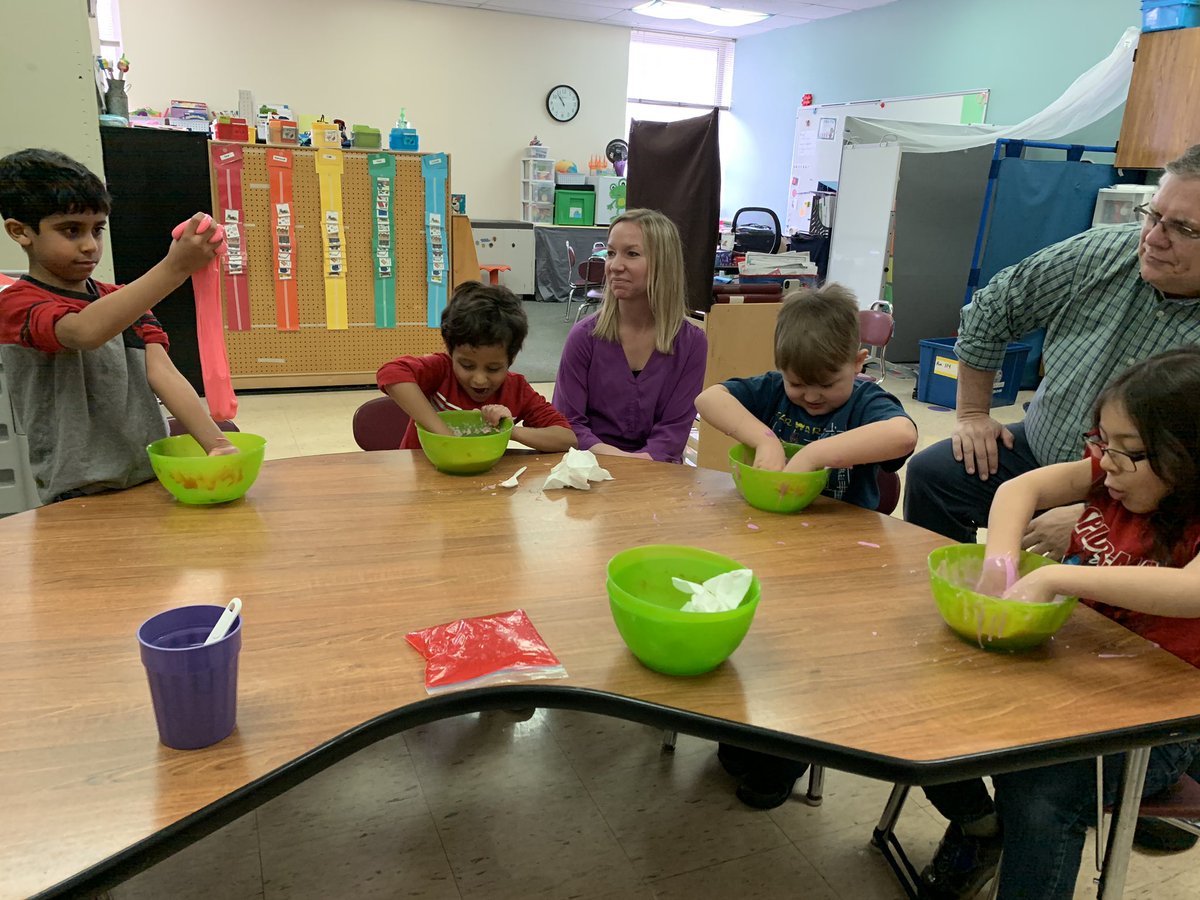 IFAS_1's tweet image. Room 114 is stuck on you with Valentines Day slime! #D109Pride @LyleDragons