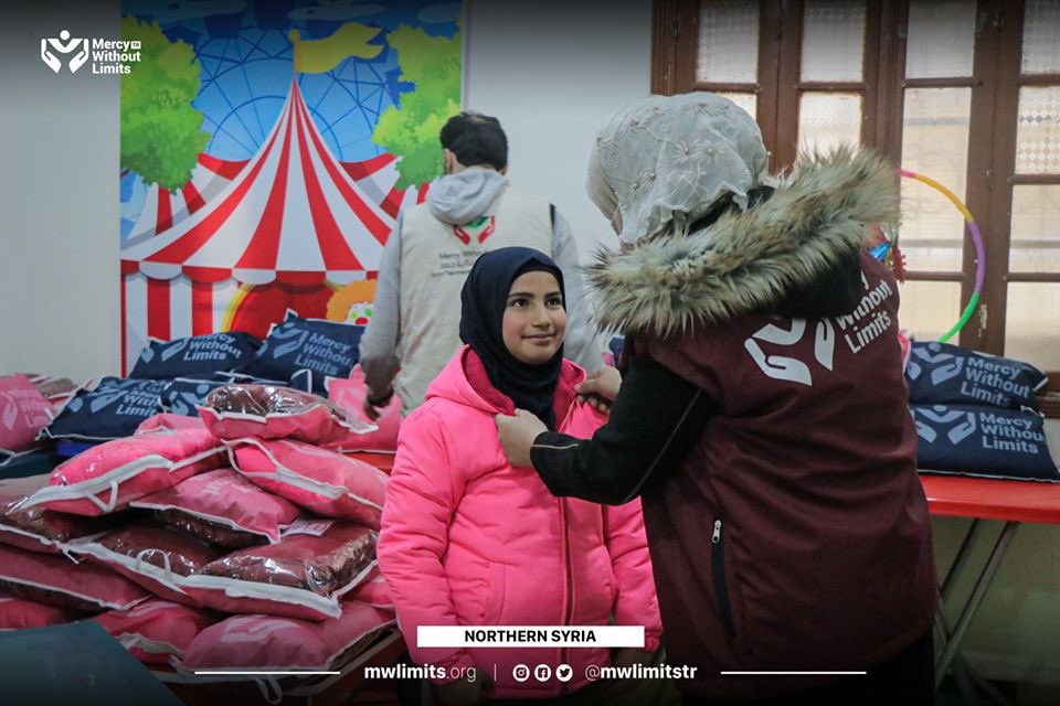 MWlimits's tweet photo. Mercy Without Limits respond to the emergency cold and hard conditions of the families in North Syria. The team distributed high-quality Jackets for Winter to 855 Orphan Children aged between 5 to 17 years old in Idlib, Al-Bab, Azaz, and Afrin. #MWLimits https://t.co/nlHBza7dH1