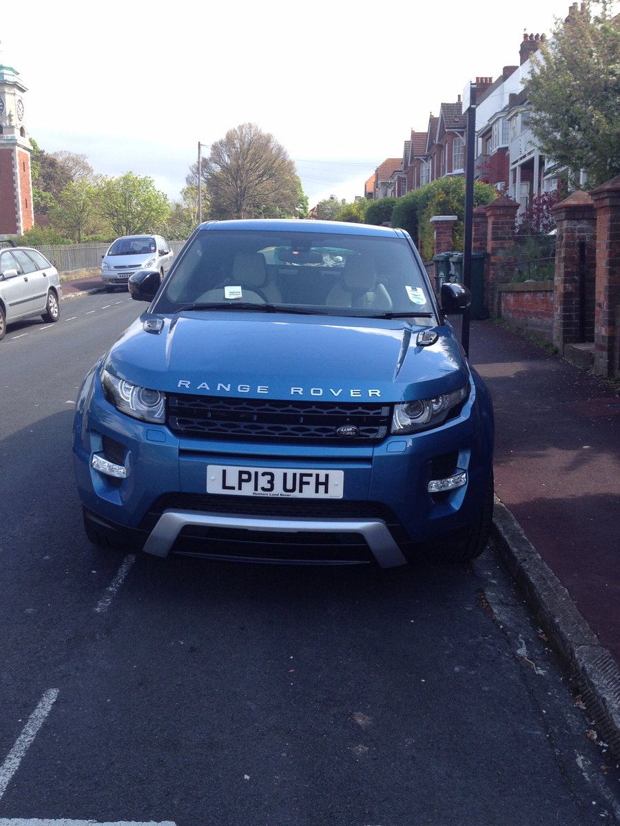 lPert3's tweet photo. Urgent please read!!!
I had my blue Range Rover evoque registration number LP13 UFH stolen from East drive Brighton tonight between 17:06-17:14. If anyone has seen it or sees it please contact the police urgently. Thanks https://t.co/FinWingXVk