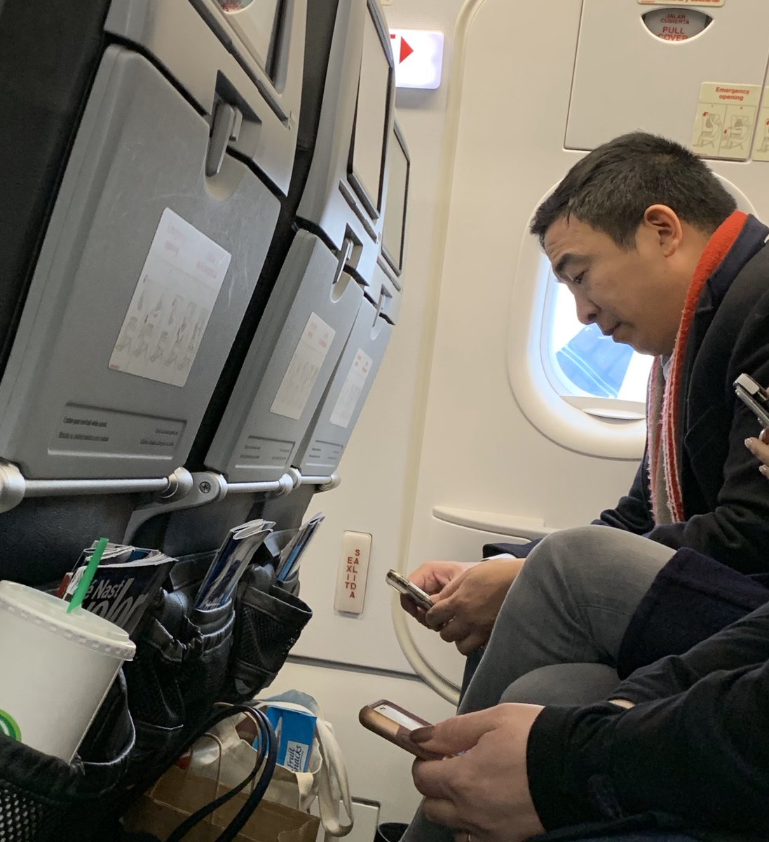 davenport111's tweet photo. Flight back from Boston (nh primaries). https://t.co/7n6bacHubA