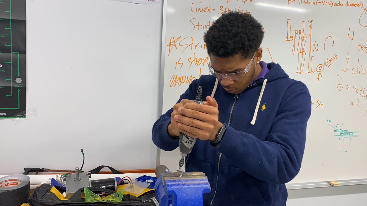 CMITAcademy's tweet photo. #TEAMILLUSION #CMITN #FIRSTROBOTICSTEAM is working on lift mechanism, on chiseling the pipe to attach the chassidy and on programming the robot. @CMITAcademy @CLF_PR @CLF_CLF @PGCPSTAG @CharterPgcps @pgcps @drmonicaceo https://t.co/HPxBUVcFAj