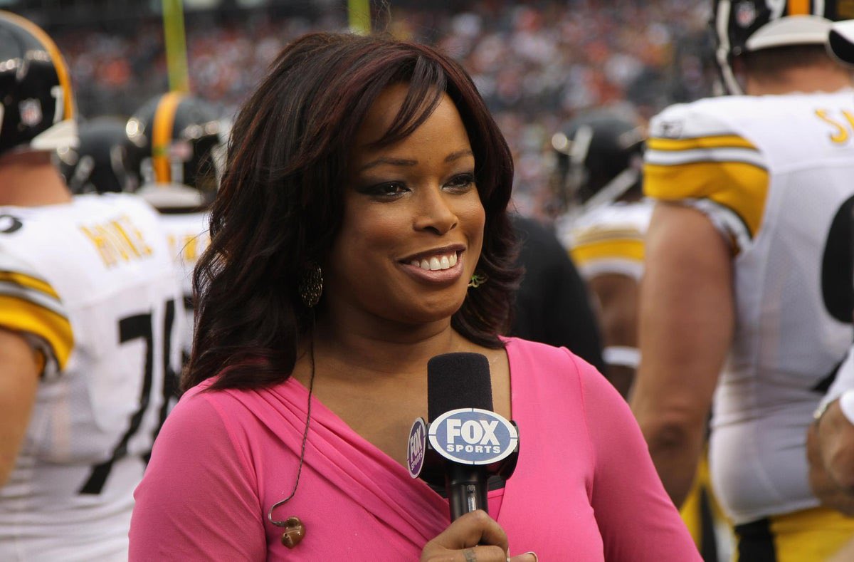In 1991 Pam Oliver started her career as a Sports Anchor. 