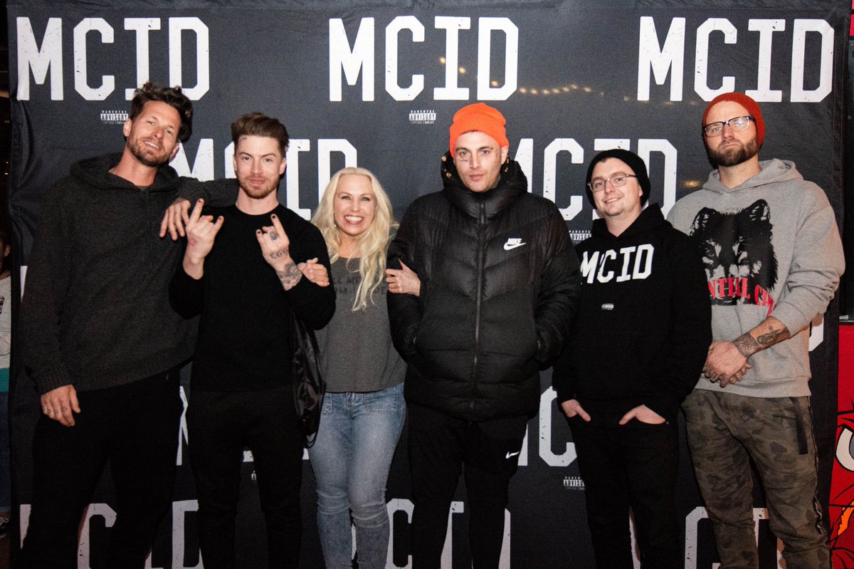sashigreer's tweet photo. 4th show!!! I forgot to ask them to replace a Lana in Serotonia to #getstonedallnightwithSONIA Aaaaand I was too nervous to ask @tankgunbullet for a picture. #highlysuspect #mcid #atx #emos @JohnnyStevens https://t.co/0IZvLJ0moe