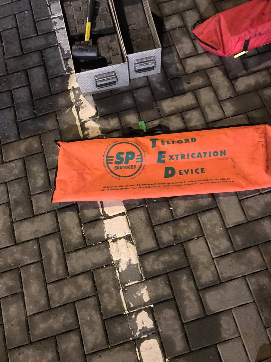 daipugh1's tweet photo. RTC and 1st aid drills with the On-Call crew at Aberystwyth Fire Station tonight. @Kobzz @iamthebigmont @arjames268 @mawwTechnical @rowlandpenrhos @Carwynsionthom1 @JackRimmer9 @mawwfire @yasar_aydogmus @mattkarenrobert @GorsafS @mawwfire https://t.co/x6yeDzcMyL