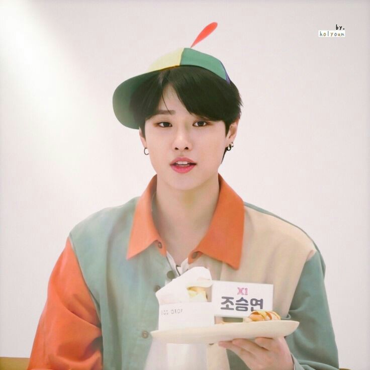 prikitoboy's tweet photo. [REPARACIONES. Fr Frozen] 
Version Cho Seungyoun.

¿Qué te asusta linda? ¿Que te impide amar a este hombre?

@c_woodzofficial https://t.co/Z9K2nhA9Bp