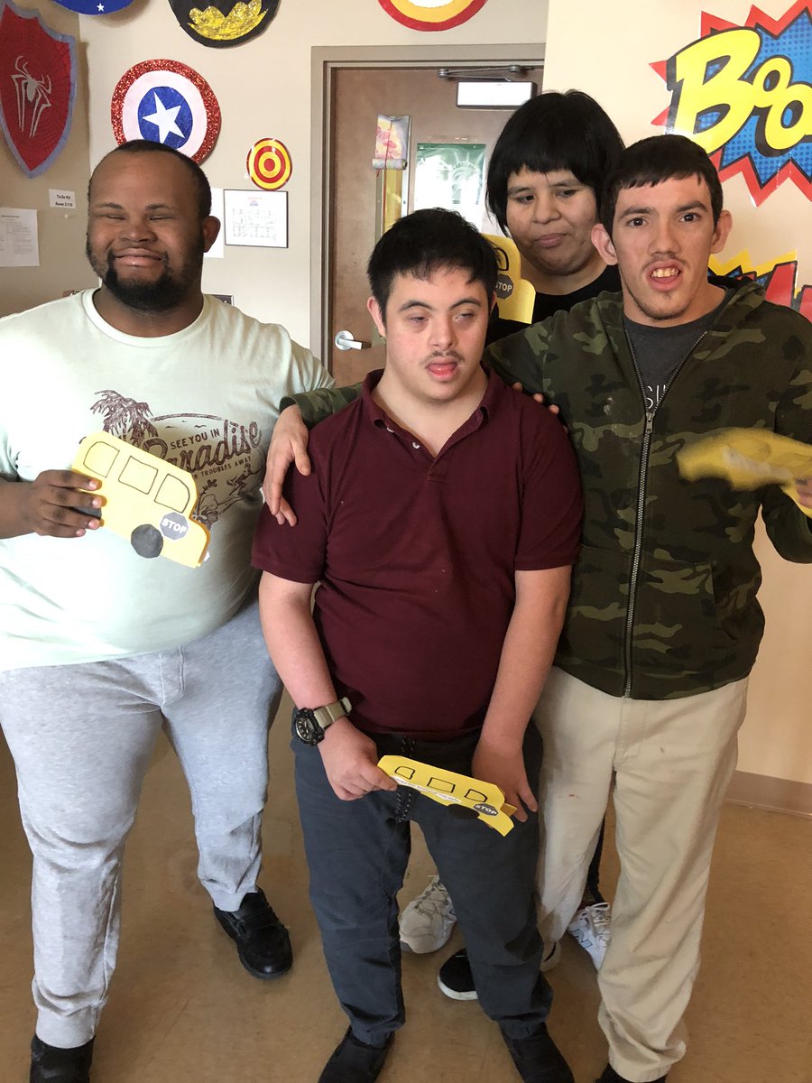 Armando and his friends, in the @RoyalPalm_RPS Transition Department, made cards to give their bus drivers to show their appreciation! @TSdpbc @Dr_Corcoran @WeLoveTheBus #lovethebus