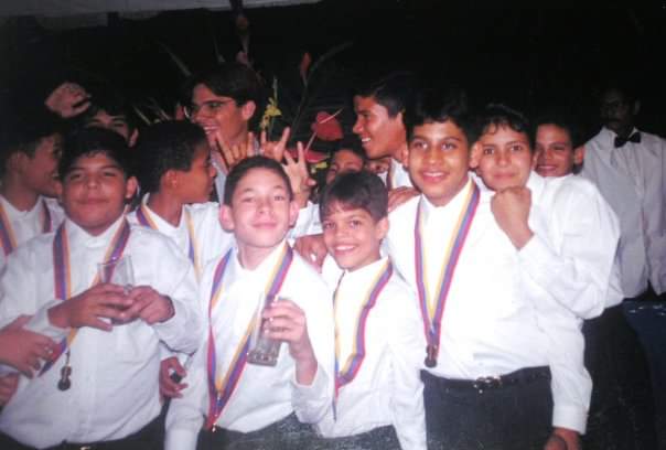 A todas las niñas, niños y jóvenes pertenecientes al Sistema, a sus maestros y trabajadores, Felices 45 años ! Sigamos Tocando, Cantando y Luchando siempre por esta hermosa familia que nuestro amado Maestro José Antonio Abreu creó !

#elsistema #tocarcantaryluchar
