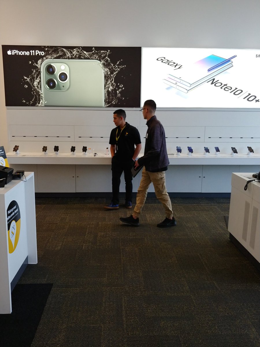 An amazing day in the Shark district w/ Leon!!  Watching RCs skill practicing (role playing) with each other to increase SPS, sales, and referrals!!!  Keeping that Sharkbeat going and fueling the Southeast 🔥!!  @sprintannie <a href="/EddiePryor7/">Eddie Pryor</a> <a href="/Lserrano1718/">Liz Serrano</a> <a href="/jratliffiii/">James Ratliff</a> @R_Moreno78