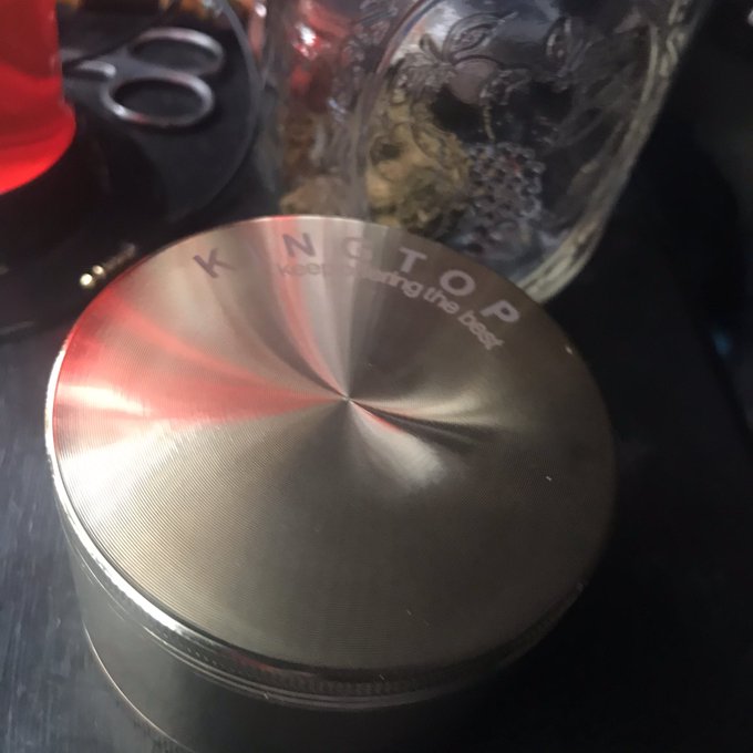 Guess what came in today!!!!!!! #kingtopgrinders #freakystoner https://t.co/6oxqjY2TXG<a href="/tag/kingtopgrinders"class="tags">#kingtopgrinders</a><a href="/tag/freakystoner"class="tags"><span>#freakystoner</span></a>