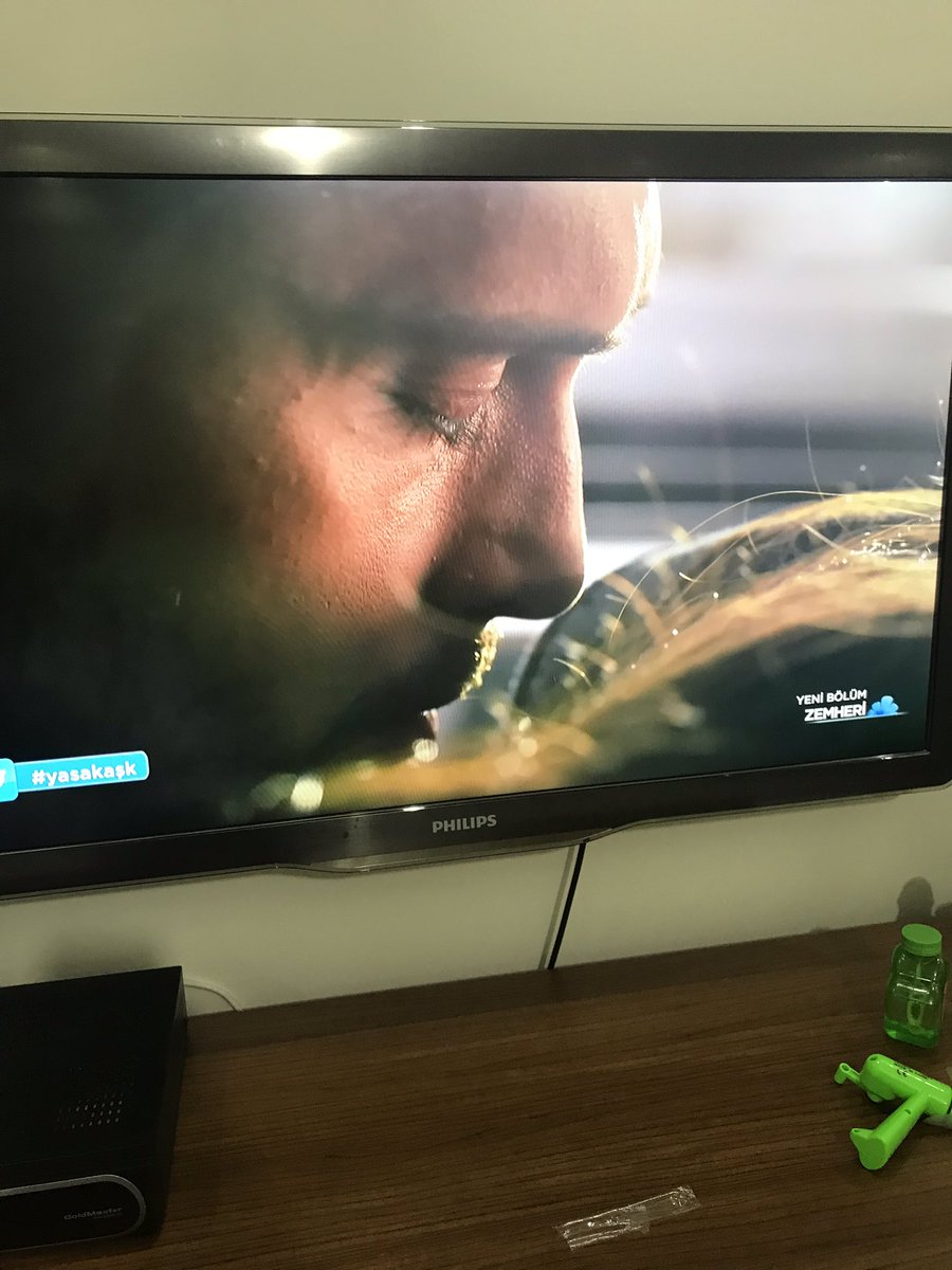 Nasıl da aşkla çekti içine be #showtv #yasakaşk #zemheri