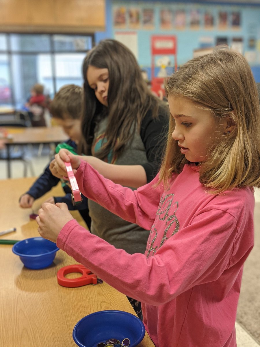 Lauren_CDM's tweet photo. Magnets are just SO much fun 🧲🤩 @cdmfun @hamcoschools #cdmfun #cdmoutreach https://t.co/tHMSyqeTuG