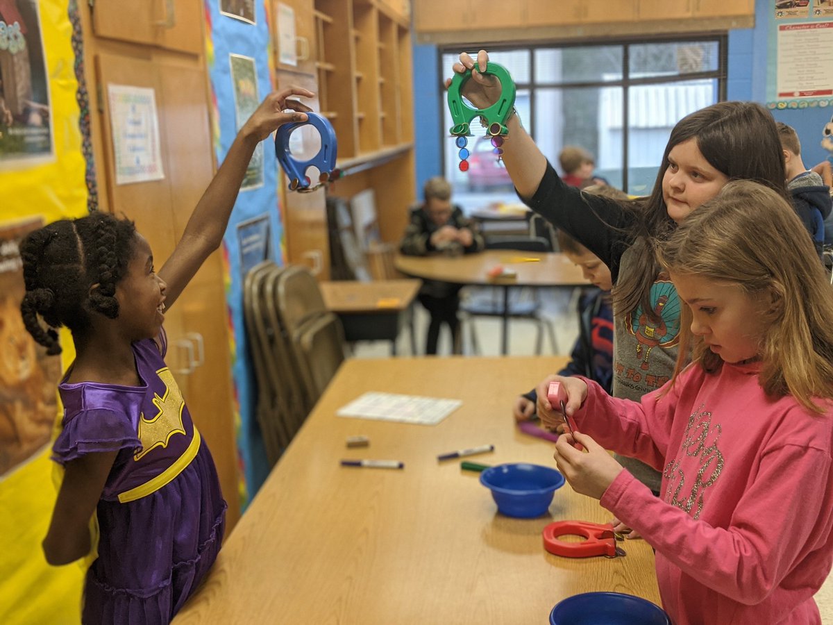 Lauren_CDM's tweet photo. Magnets are just SO much fun 🧲🤩 @cdmfun @hamcoschools #cdmfun #cdmoutreach https://t.co/tHMSyqeTuG