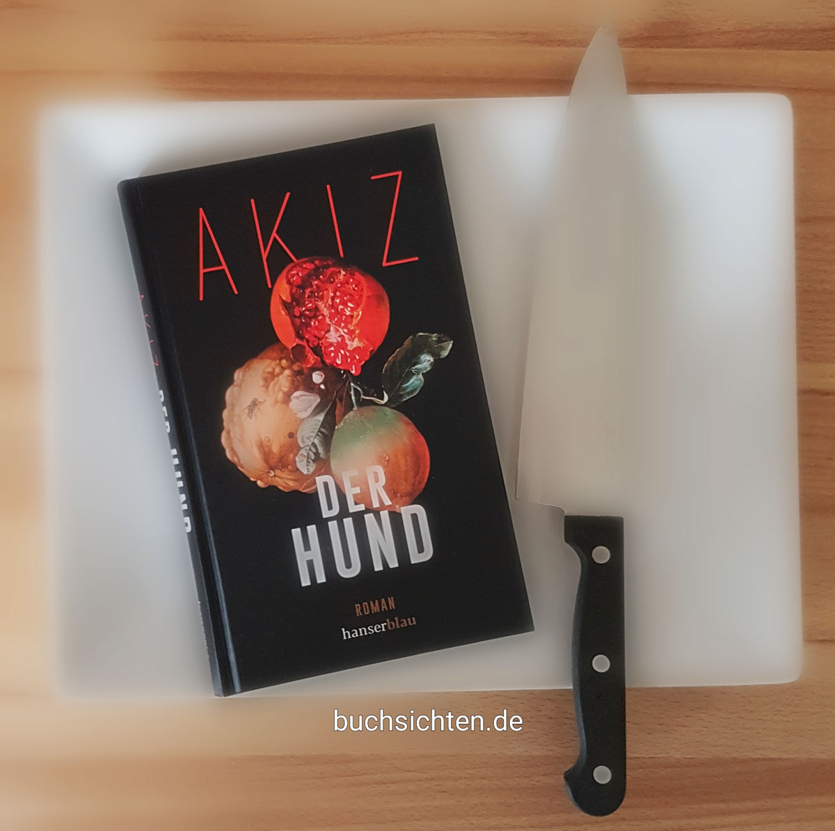 [Werbung] *Ingrid Der Roman „Der Hund“ von Akiz ist gleichzeitig abstoßend und faszinierend aufgrund der Groteske, mit der der Autor die Gesellschaft mit unserer Hingabe für Leidenschaften vorführt. Lesetipp!! buchsichten.de/2020/02/rezens… <a href="/hanserliteratur/">Hanser Literatur</a>