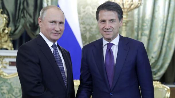 Putin_Mania's tweet photo. #Libia: telefonata #Conte-#Putin
Il #Cremlino ha precisato che il colloquio è stato richiesto "dalla parte italiana". 
https://t.co/WOvmuOzoIF https://t.co/OTNwiB188G