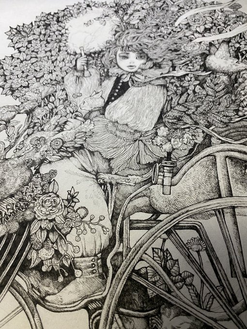 いま愛知会場のポスターを描いてます。
先ですが福岡は何を描こうかなぁと楽しみです。ちなみに高知バージョンは牧野先生を描きたかったのですがいきなりご当地感出てしまうので植物にしました。あの少年が牧野冨太郎先生と言うことにしておきます。
#ヒグチユウコ展circus
https://t.co/QuuHWICHVU 