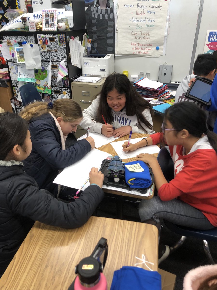 WilsonPort5th's tweet photo. 5th graders Brainstorming their strengths and passions to transform ideas into award winning film @LagunaRoad. #filmfestival #fullertonsd https://t.co/8NW80iBKBD