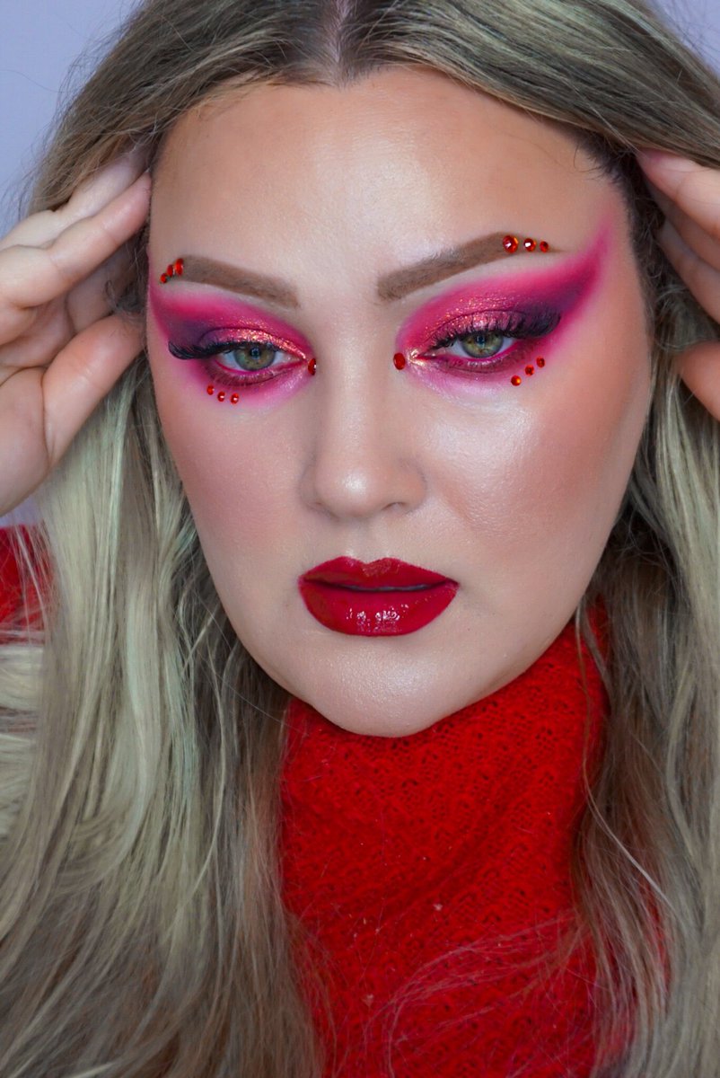🔥FIRE STARTER🔥

YO I ATE THIS!!!!!!
<a href="/ABHcosmetics/">Anastasia Beverly Hills</a> @norvina1 mini 3
<a href="/MorpheBrushes/">Morphe</a> Morphe lipstick
<a href="/UrbanDecay/">Urban Decay</a> All Nighter primer &amp; setting spray
<a href="/jaclyncosmetics/">Jaclyn Cosmetics</a> @Jaclynhill Flash Palette &amp; Brighten Up powder
<a href="/BenefitBeauty/">Benefit Cosmetics US</a> Brow Styler 

YT tutorial:
youtu.be/JSZ27VFJhEI