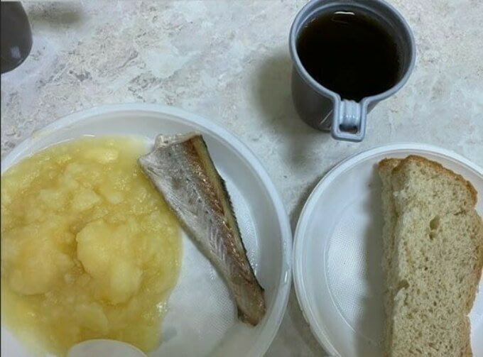 Если показать китайцам еду в наших больницах, то они решат, что это еда из северокорейских лагерей.