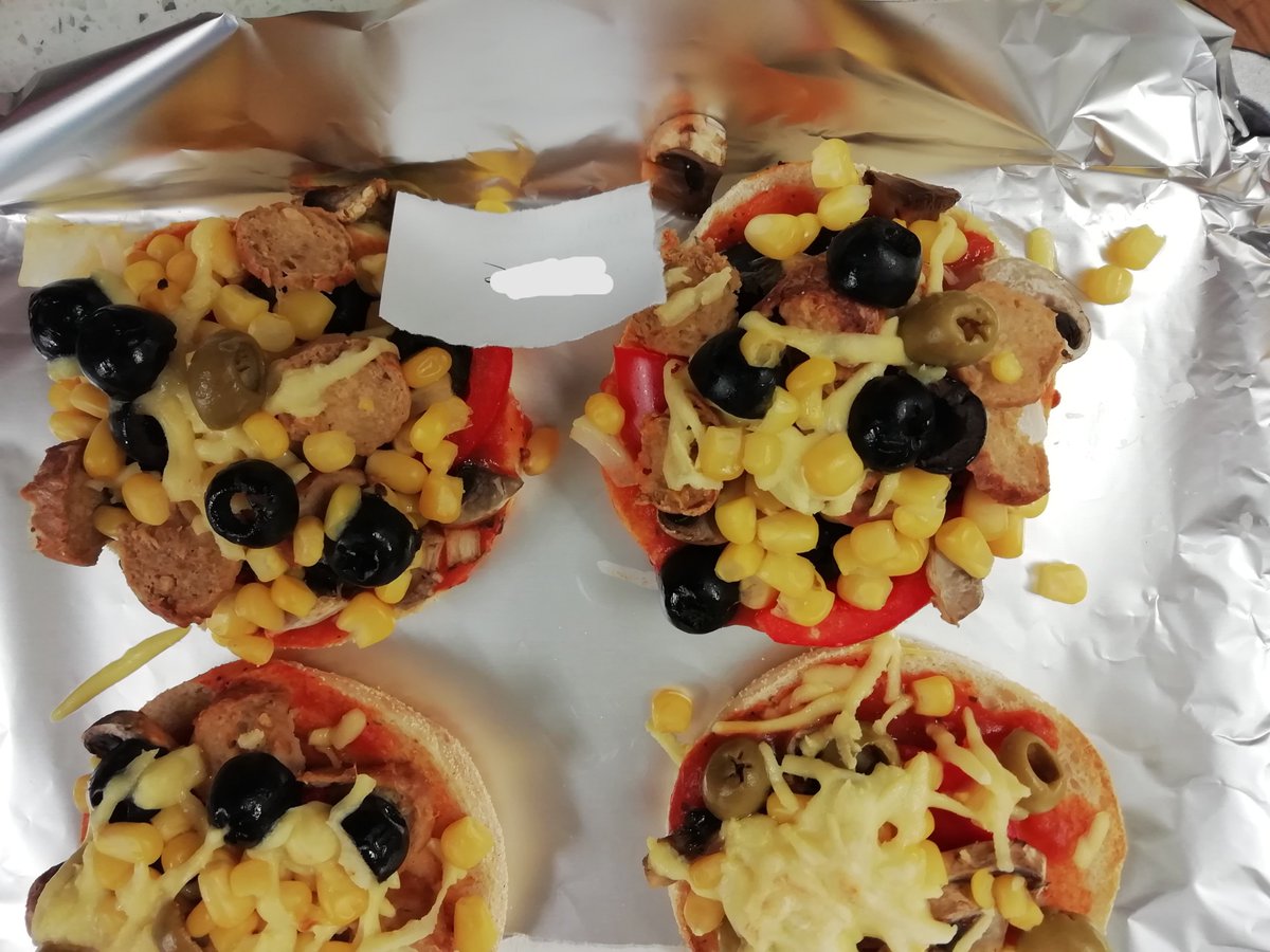 CookingClublps1's tweet photo. They looked and smelt delicious. @LPS_HFD @1AP_LPS @1RP_LPS @6EW_LPS @6SB_LPS @6JB_LPS #cookingclub #pizzamuffins https://t.co/LPPOPNvPlt