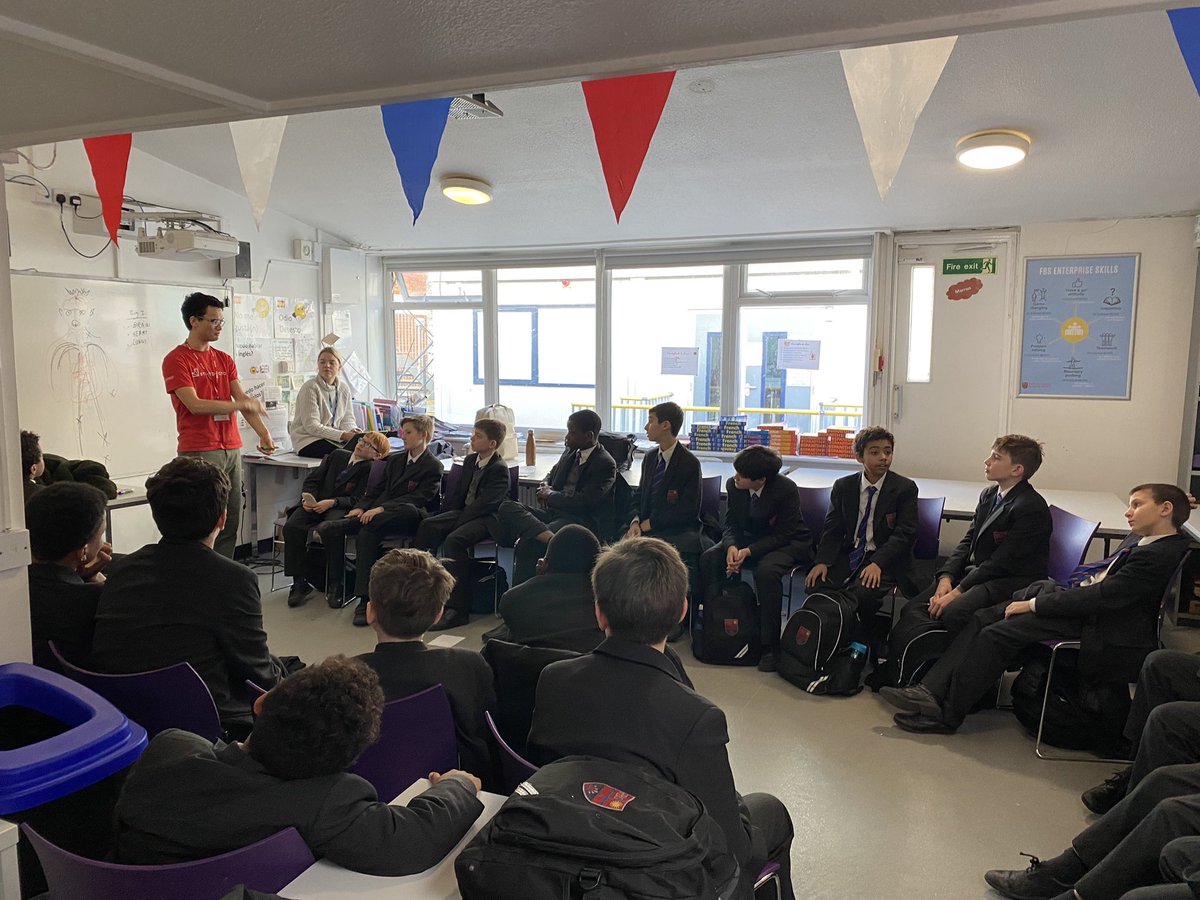 MrMissen_PE's tweet photo. Emergency first aid in CPR and bleeding for Yr 7 in today’s PSHCE afternoon ✅ A massive thank you to @StreetDoctors West London team for some brilliant sessions with some very enthusiastic young men! We would love to have you back soon... #savinglives #essentiallifeskill https://t.co/oIetVPl85O