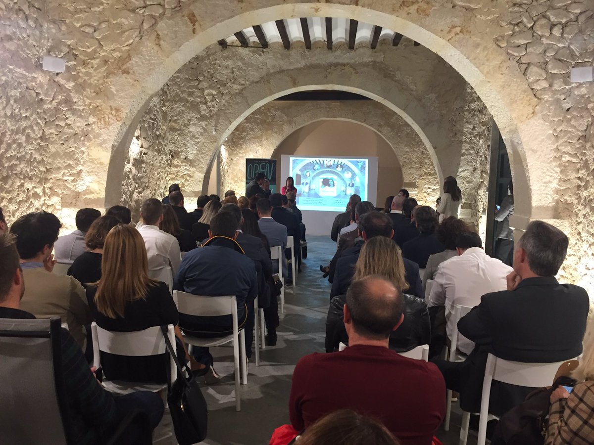 <a href="/Cristinamulero/">Cristina Mulero</a> <a href="/rafjuan/">Rafael Juan</a> <a href="/juancarcubeiro/">Juan Carlos Cubeiro</a> @vballesterb <a href="/laura_brotons/">Laura.Brotons</a> <a href="/andres_pedreno/">Andrés Pedreño Muñoz</a> <a href="/CeliaSSanJuan/">Celia Sánchez</a> <a href="/GuzmanMtnez/">Guzmán Martínez</a> Ya aquí en #TorreJuana, en este marco inigualable en #Alicante! Lleno total, claro. <a href="/andres_pedreno/">Andrés Pedreño Muñoz</a> pide, en su intervención, ayuda a l@s expert@s, para que enseñemos a mostrar su #IdentidadDigital, a jóvenes y séniors. Atención colegas del #PersonalBrandingLabDay! #MarcaPersonal