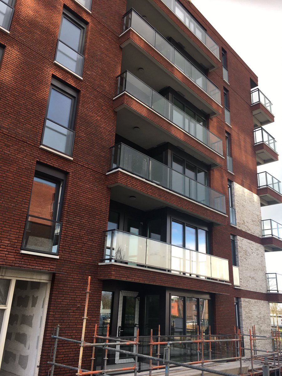 MikelSegers's tweet photo. Vandaag kijkdag voor de 75 toekomstige huurders van het project #parczuytwillemsvaert  @wonenlimburg Wat een geweldig uitzicht op een eerste klas locatie. Enthousiaste reacties. Voor de zomer hoopt iedereen hier een #welkomthuis te vinden @gemeenteweert @JongenBouw https://t.co/fIoORLHLO2