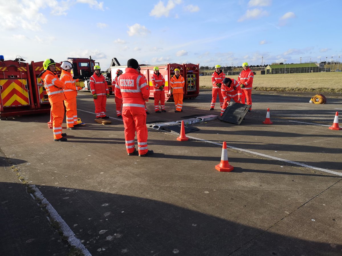 Candidates for @OxonFireRescue HVPO course grafting hard in the hoseboxes and learning all about hose ramps. Great work everybody.
#justgetitdone <a href="/HVPCapability/">HVP Capability Team</a>
#workingforyou