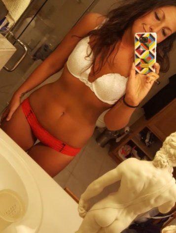 Emma92224338's tweet photo. Heyy, im selling my pics and vids. Just PM for more information😘
#sugardaddypaypal 
#sugardaddy
#sugarbabywanted
#sellingpics https://t.co/lEFc7YoKAr