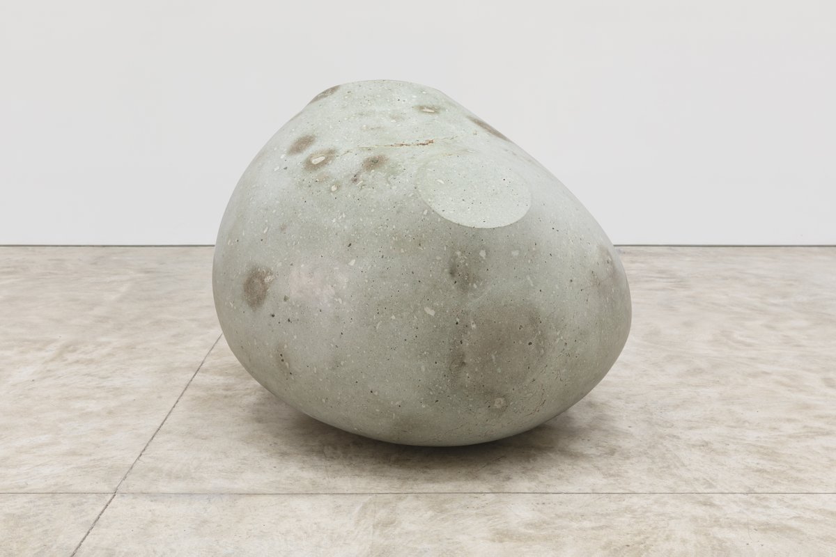 Kasmingallery's tweet photo. Don’t miss Kasmin’s first solo exhibition of work by #AlmaAllen. Featuring 12 sculptures realized in bronze, wood, and stone, each of the works reveal Allen’s remarkable relationship to material. Pictured here is a work made from green cantera, found in the Oaxaca region. https://t.co/KaekJ1Uk2b