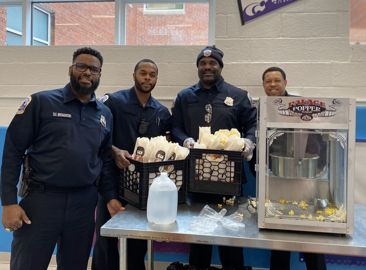 AchievementPrep's tweet photo. We would like to send at HUGE #APrepShoutout to @dcpolicedept for showing up for our ES scholars for the officer friendly presentation. The popcorn and popsicles were also a treat and our scholars and community appreciates you all and your service. 👮‍♂️👮🍿#APrepES #DCPD #jfactor https://t.co/bVeSwRs4TP