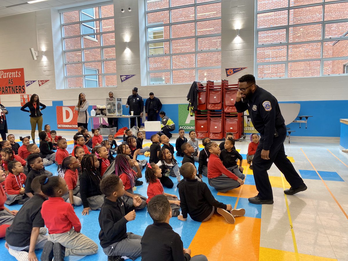 AchievementPrep's tweet photo. We would like to send at HUGE #APrepShoutout to @dcpolicedept for showing up for our ES scholars for the officer friendly presentation. The popcorn and popsicles were also a treat and our scholars and community appreciates you all and your service. 👮‍♂️👮🍿#APrepES #DCPD #jfactor https://t.co/bVeSwRs4TP