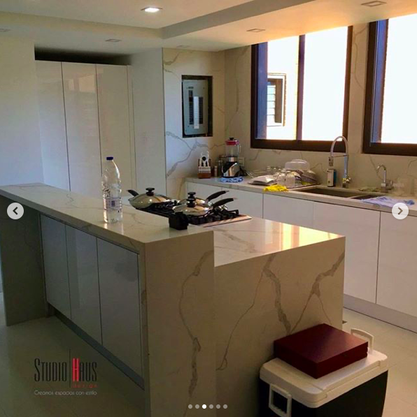 StudioHaus1's tweet photo. ✨✨Sin filtros.. Donde ustedes ven caos... nosotros vemos espacios. Creamos espacios con estilo! 🇻🇪🇻🇪

#studiohaus #kitchendesign #DesignThinking #kitchen #furnituredesign #interiordesign #unfiltered #interiordesignmasters #materials #Trending #designtips #architecturelovers https://t.co/yP8NILVpvE