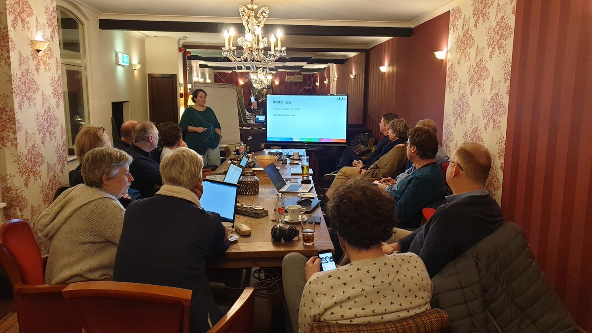 JUGarnhem's tweet photo. Een volle ruimte vanavond bij de workshop je eigen #template maken door @rachelwalraven vanavond!
#Joomla https://t.co/X9lDTnH6Sj