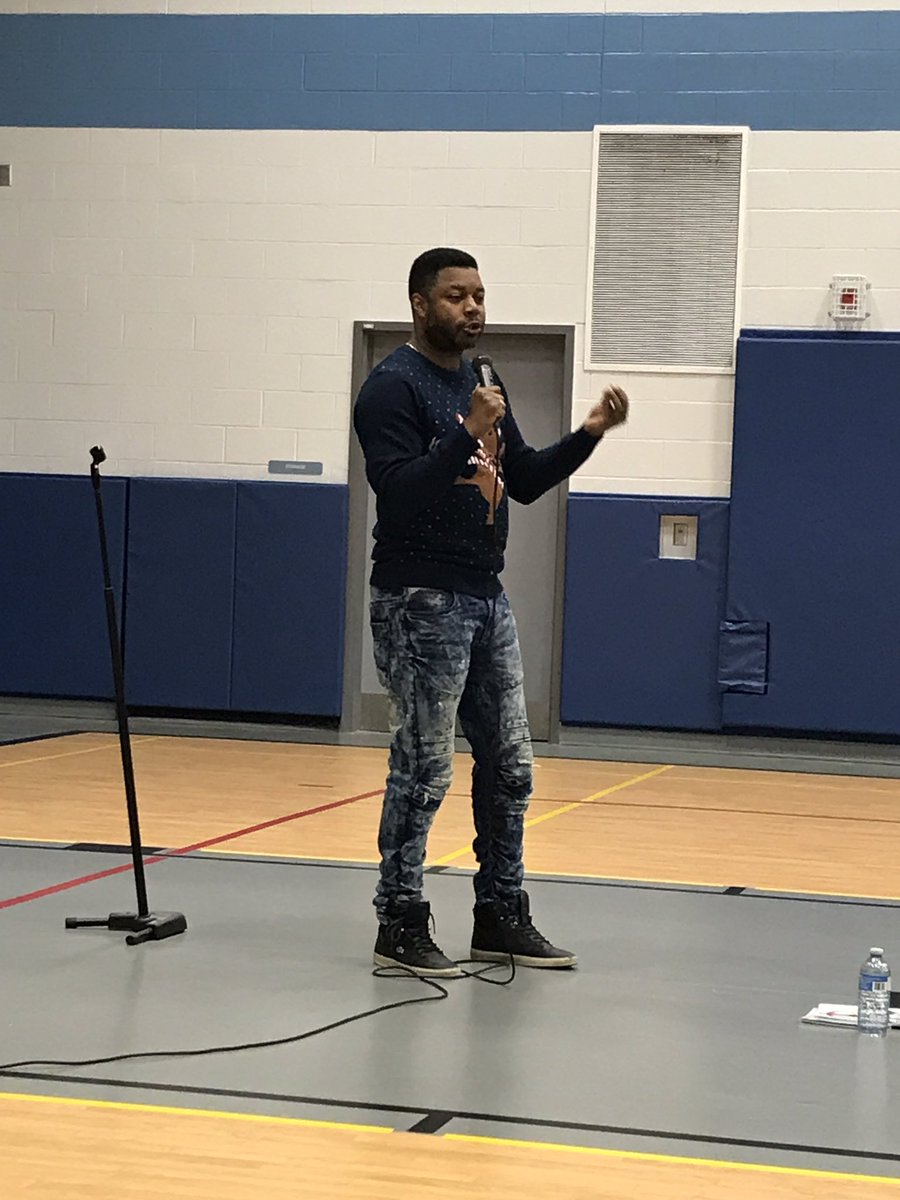 MarroneMs's tweet photo. Thank you to our presenter Mr. Dwayne Morgan who reminds us that  if you want to live a life that matters you have to do something! Don’t just sit there and watch other people live their dreams ... make your own! @PFS_YCDSB https://t.co/2XY2bq6mGB